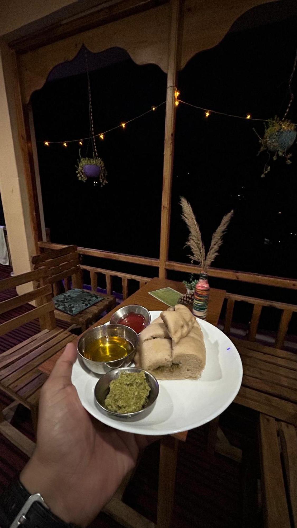 Mozo Inn&Cafe Jibhi Banjār Dış mekan fotoğraf
