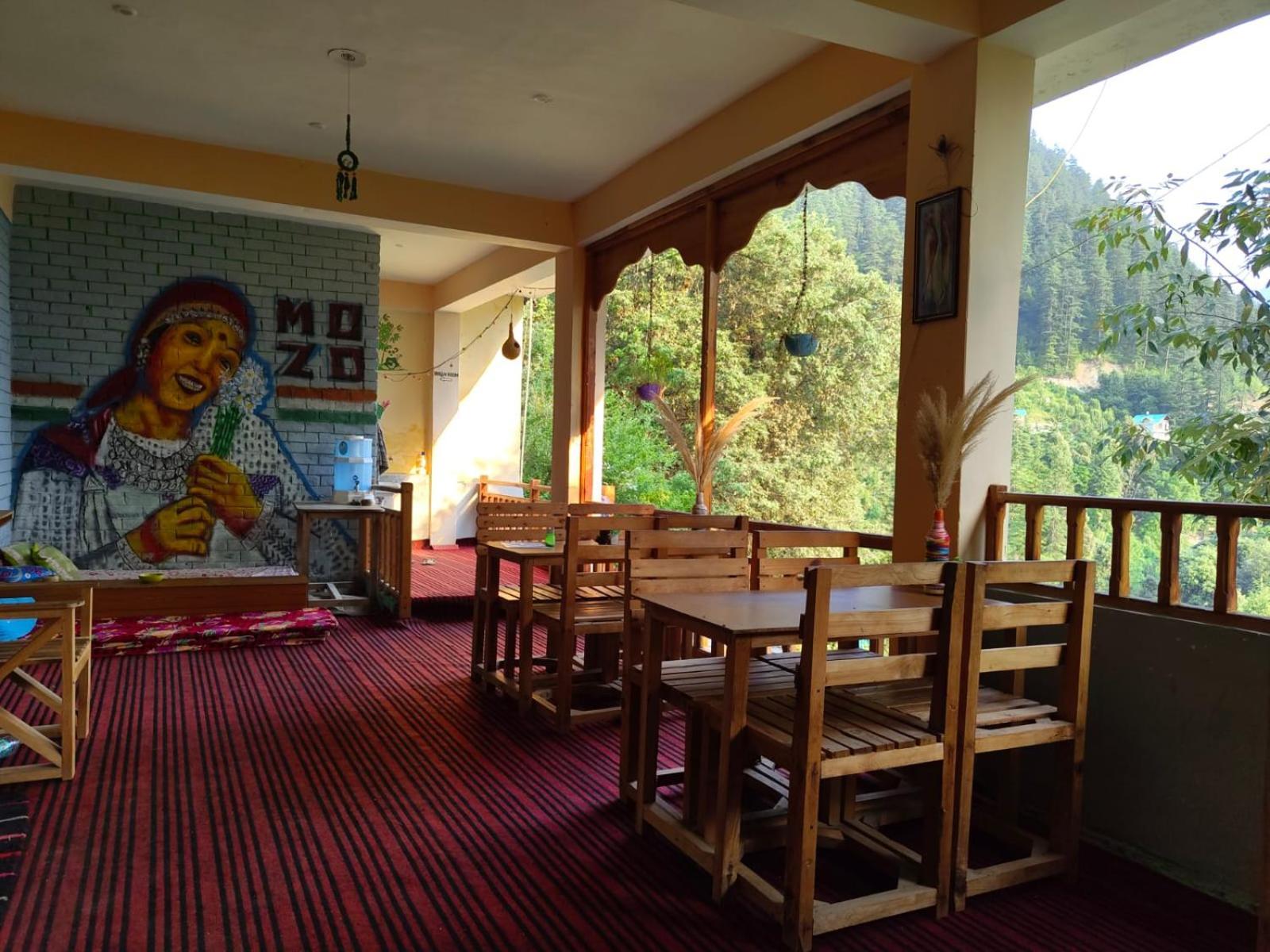 Mozo Inn&Cafe Jibhi Banjār Dış mekan fotoğraf