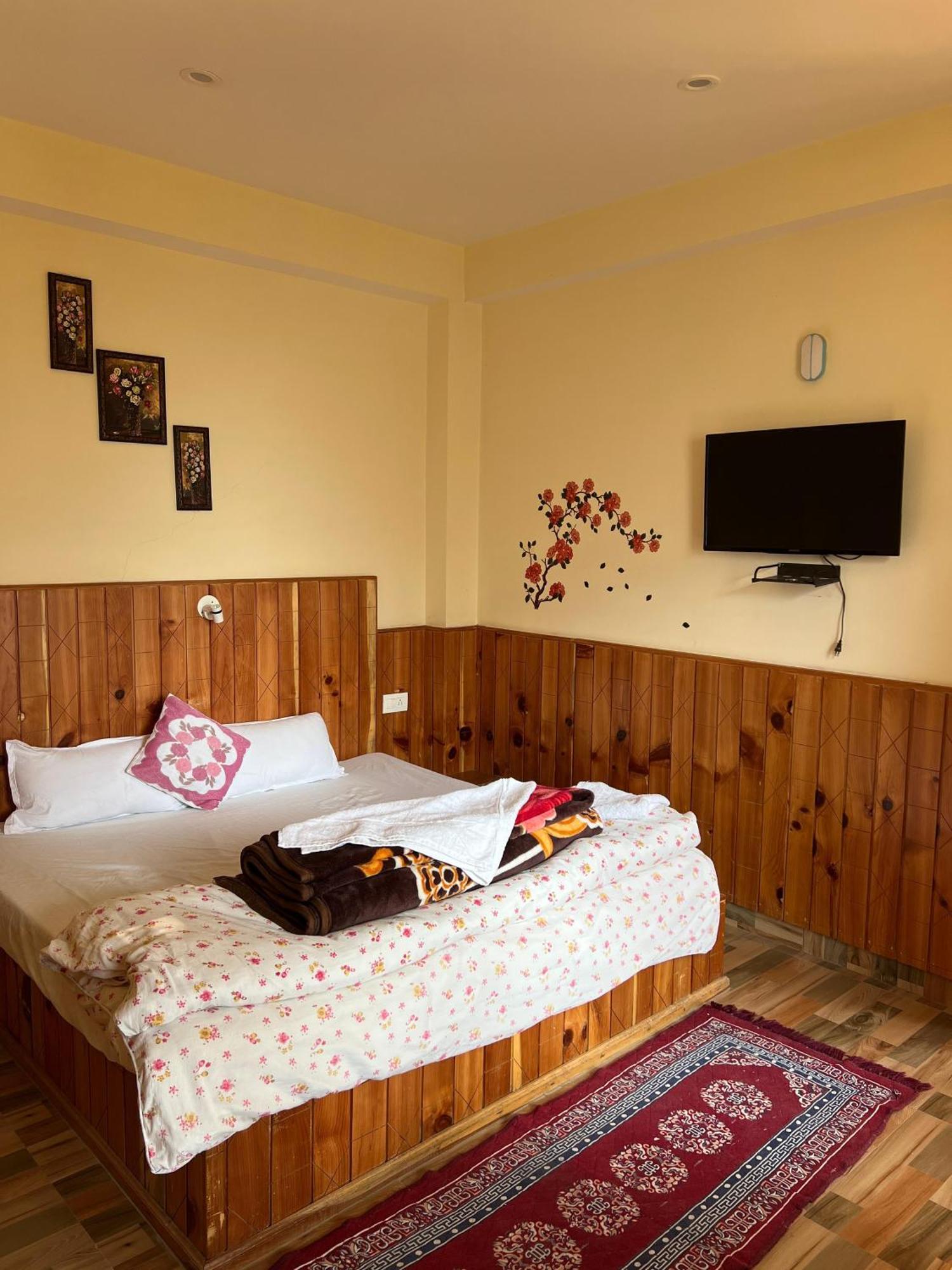 Mozo Inn&Cafe Jibhi Banjār Dış mekan fotoğraf